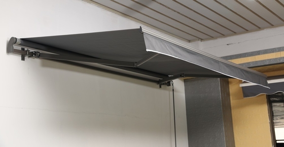 Wszechstronna i wytrzymała 250*200CM rozciągalna ręcznie wyciągalna Awning QF-01KD